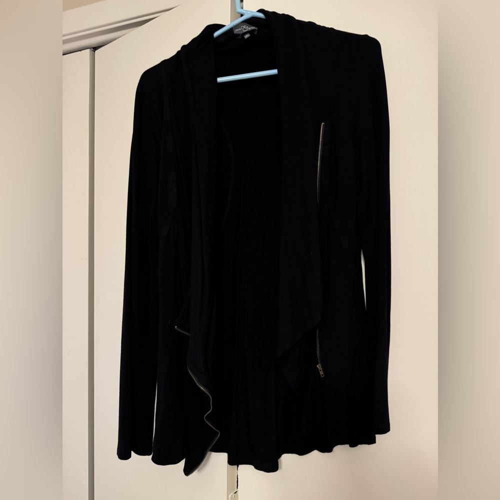 Black jersey swing jacket that zips for another look, with pockets!